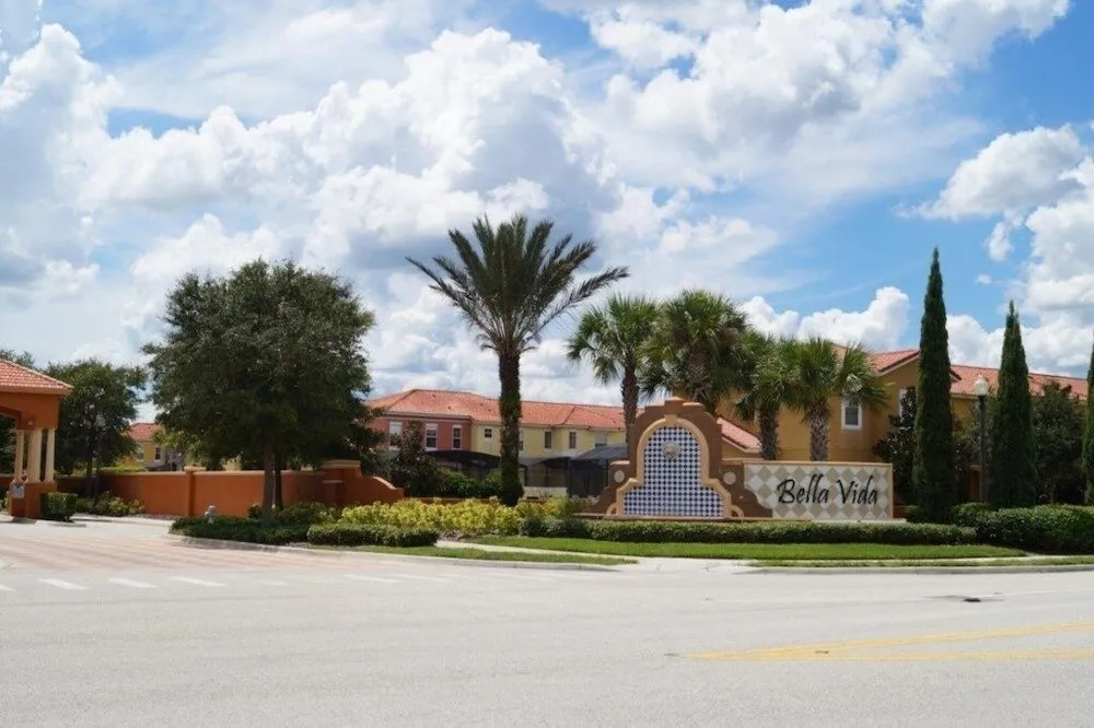 Bella Vida Townhome Tv's Throughout! 3 Bedroom Townhouse