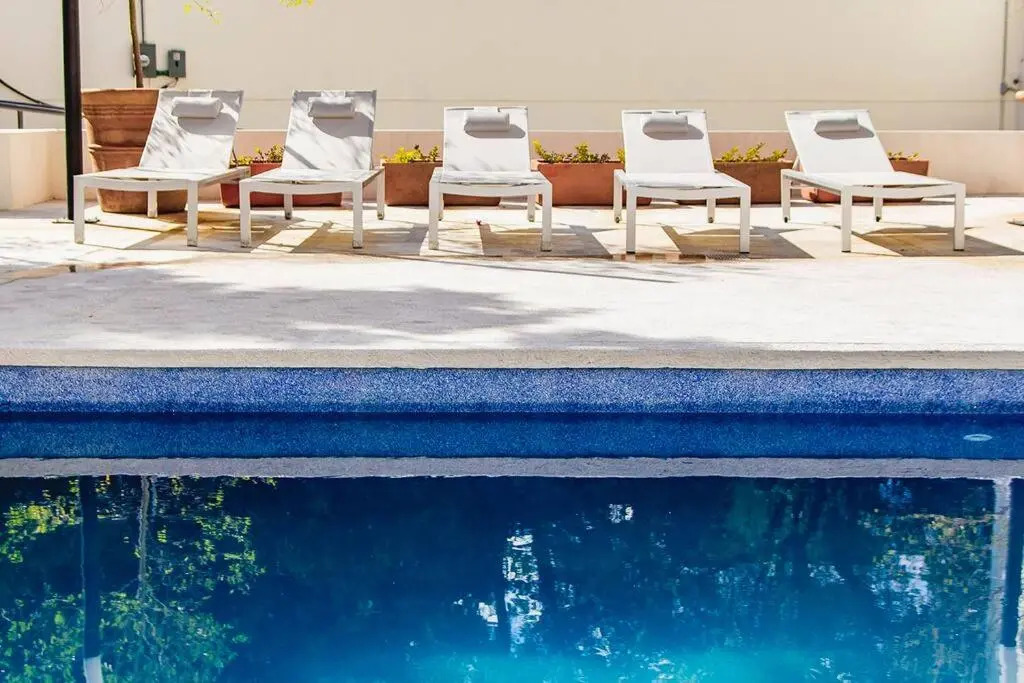 100MB Apt with Rooftop & Swimming Pool