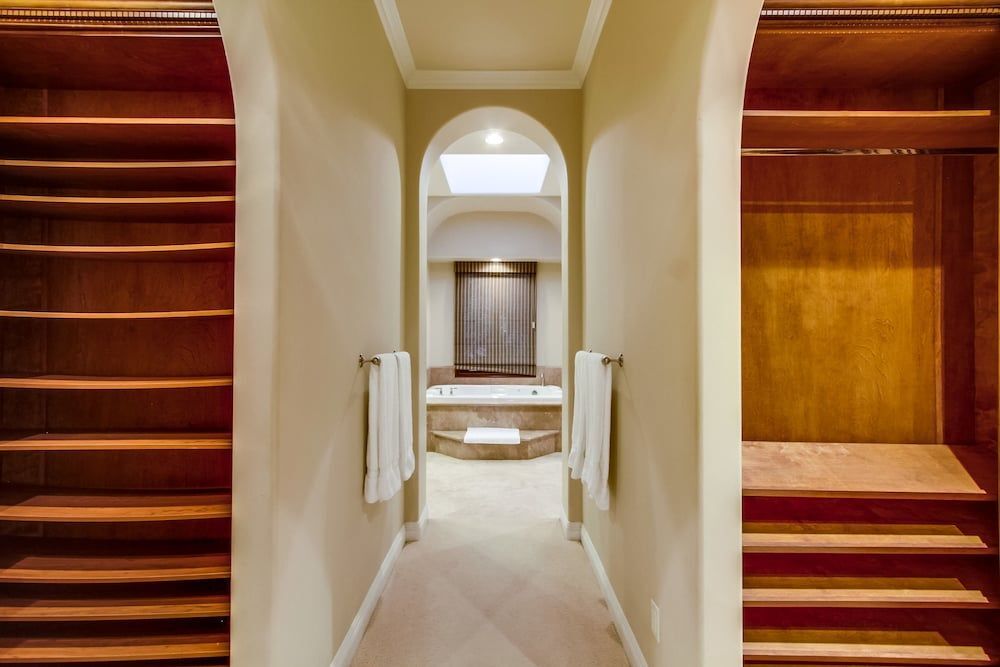 Tropical 5BR La Jolla Retreat by NamaStay
