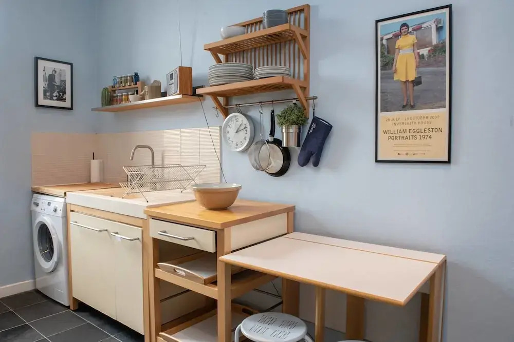 Charming 2-bedroom apt in the Heart of West End