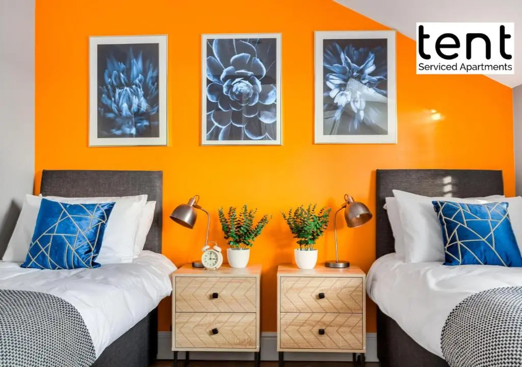 Chic & Central 1 Bedroom APT With Comfy king Bed & Parking by Tent Serviced Apartments Egham
