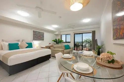 Horizons on Harry Chan Apartment