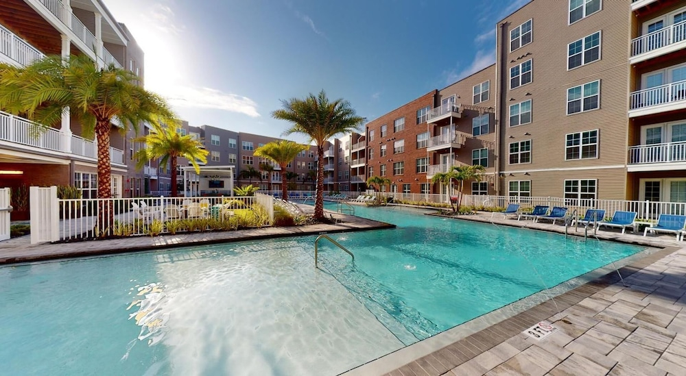 Landing Apartments near Sand Lake - Universal