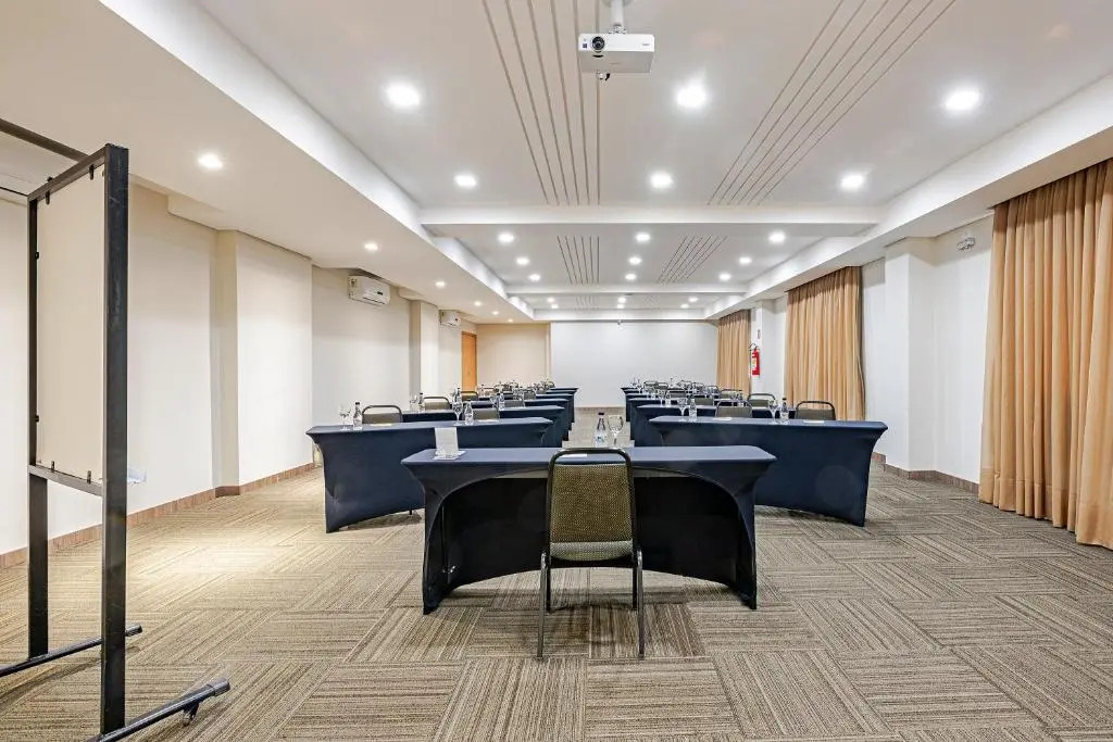 Slim Hotel Curitiba Av das Torres