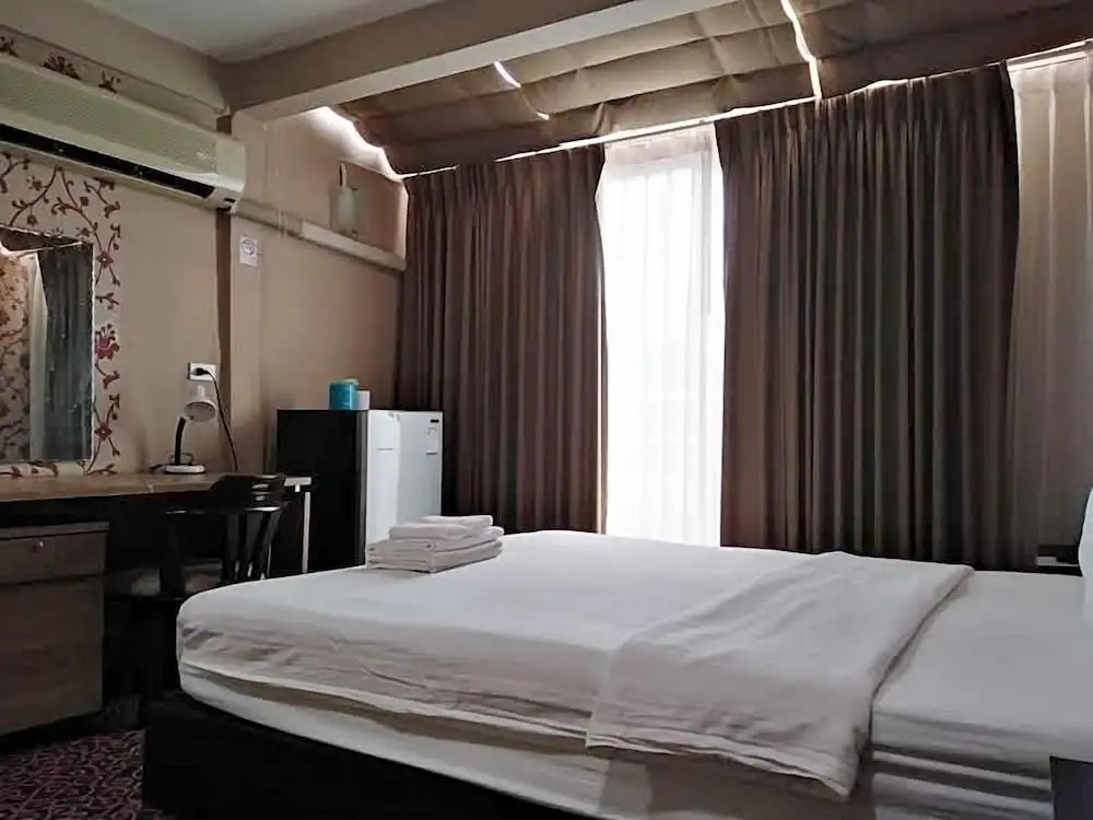 14 Plus 1 Hotel