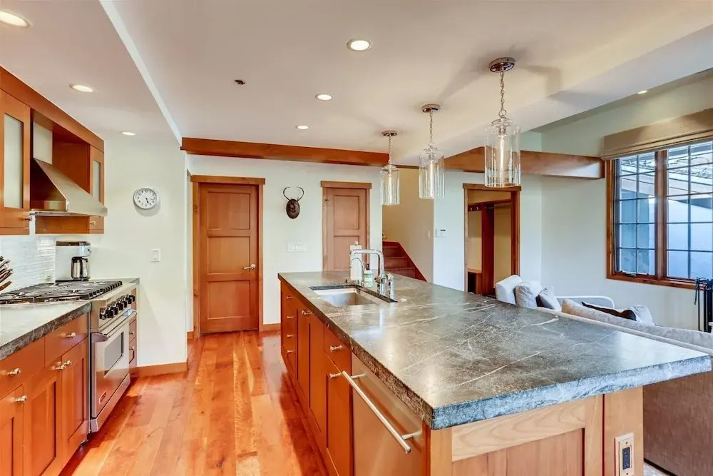 1-385 Gore Creek Dr. Vorlaufer #303