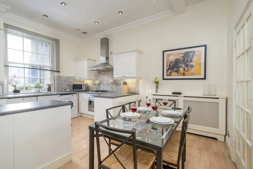 Elegant 2 BR Apartment in Paddington