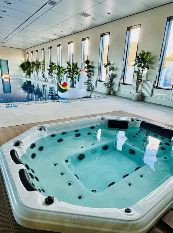QING Luxury Campground Hotel