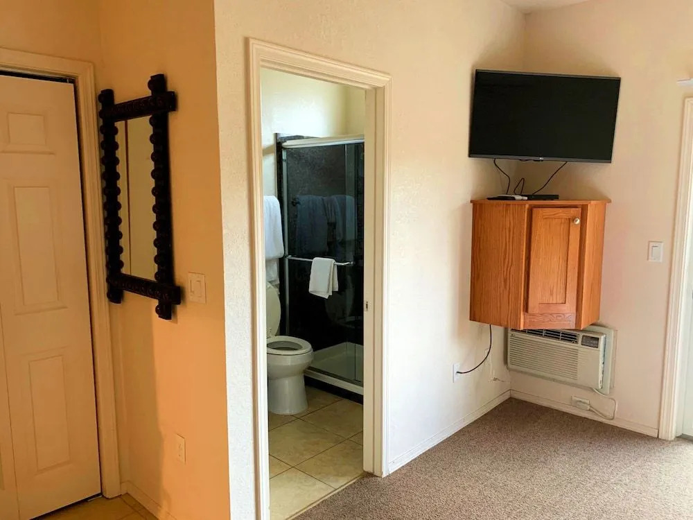 Canyon Plaza Premier Studios and Apts