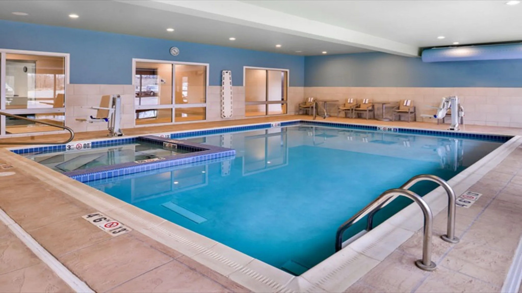 Holiday Inn Express & Suites Parkersburg East by IHG