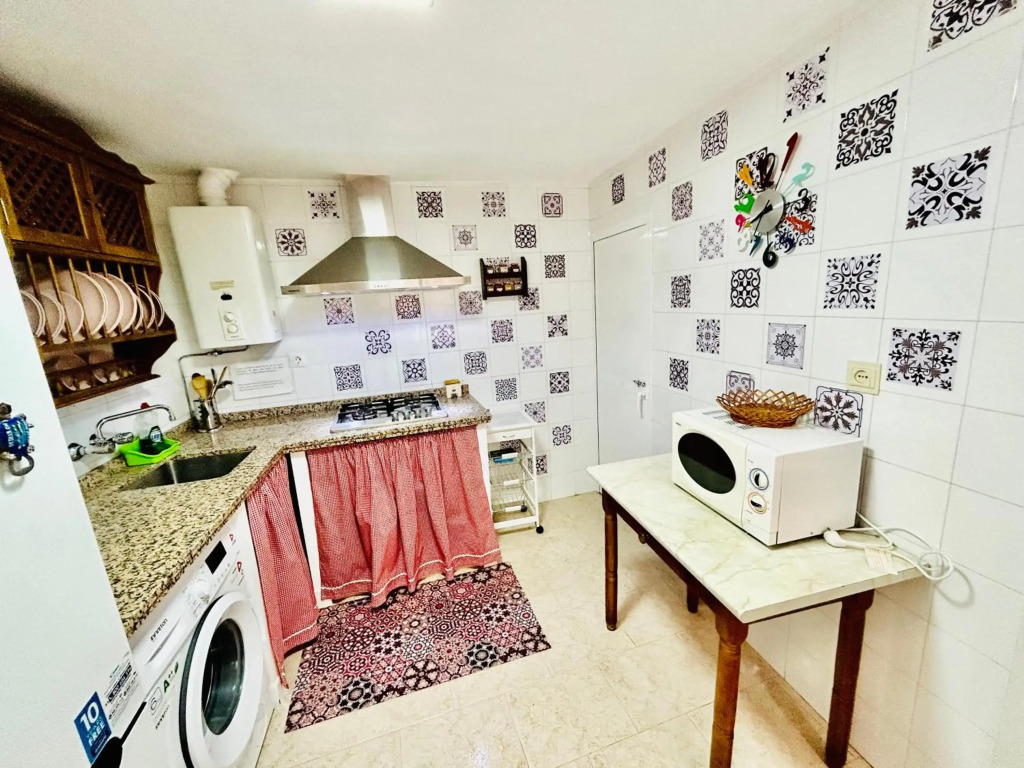 Cozy Town House With Terrace and Free Wifi