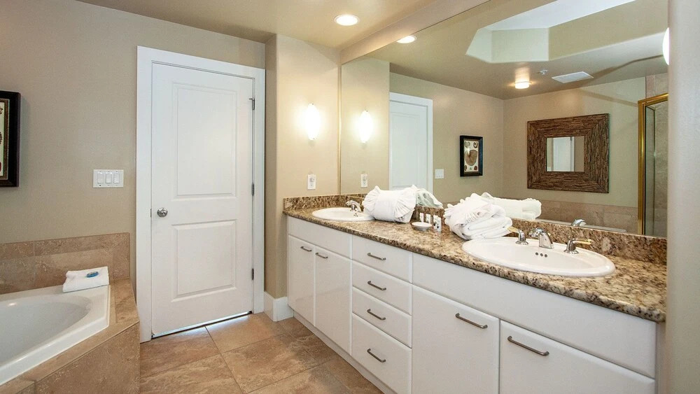 Two Bedroom Condo With Panoramic Views - Unit Crd1209