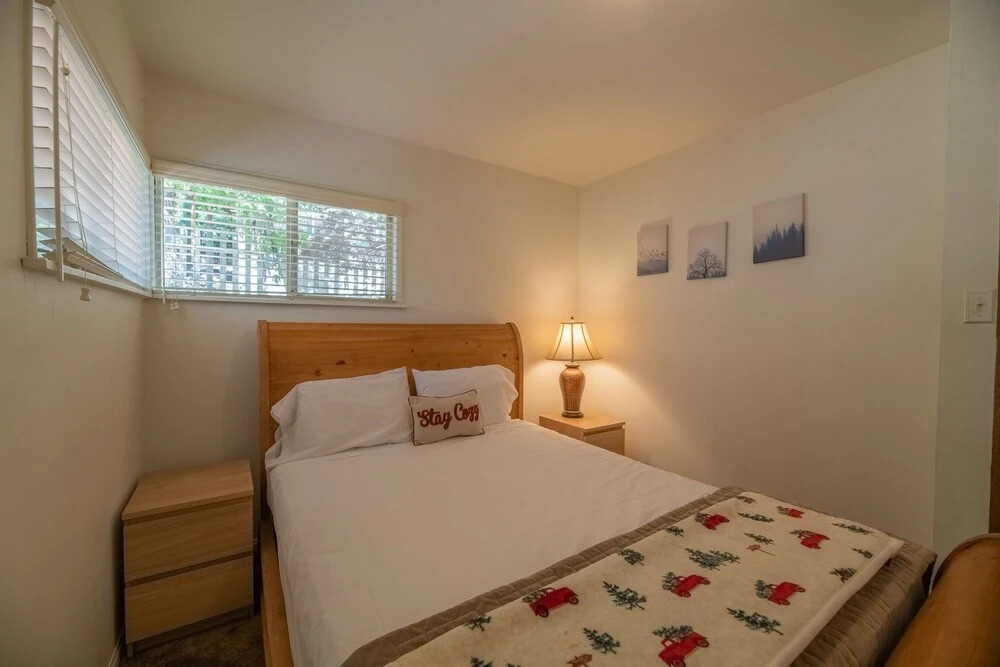Snow Me Inn - Two Bedroom, one Bath Cabin With a Wood Burning Fireplace! Cozy Deck! 2 Home