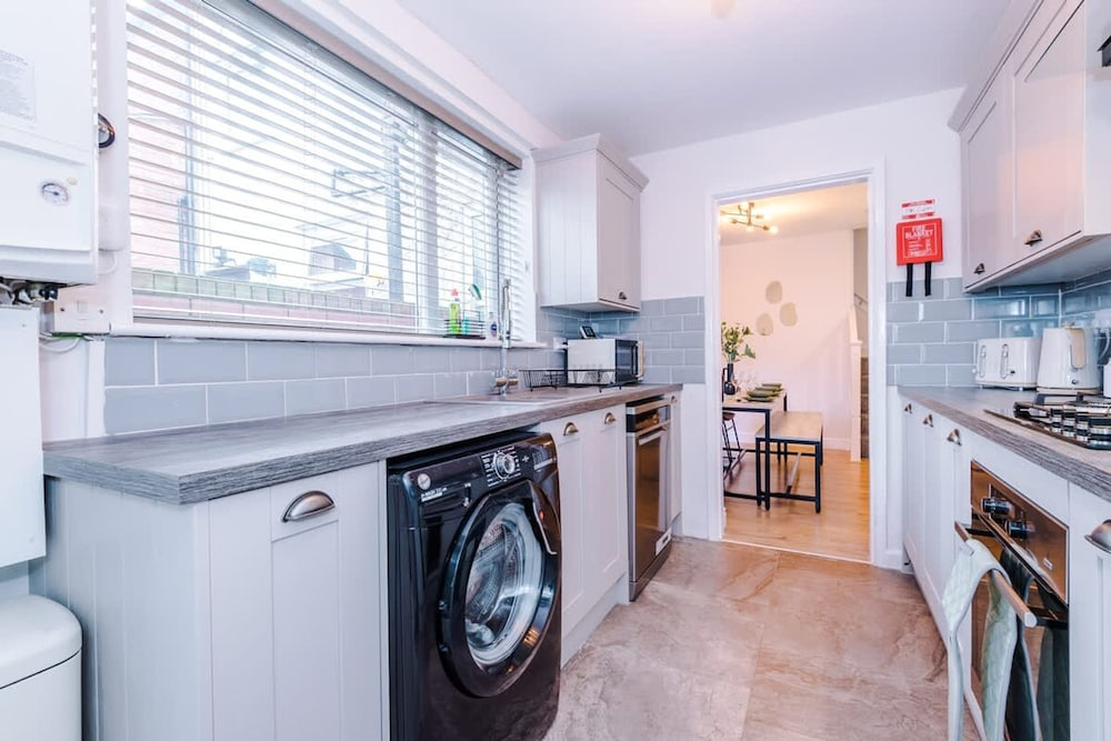 NEW Stylish Home City Centre Location Sleeps 6