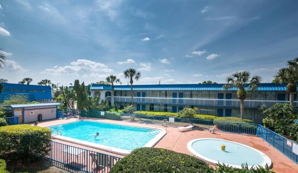 Vista Inn & Suites Tampa