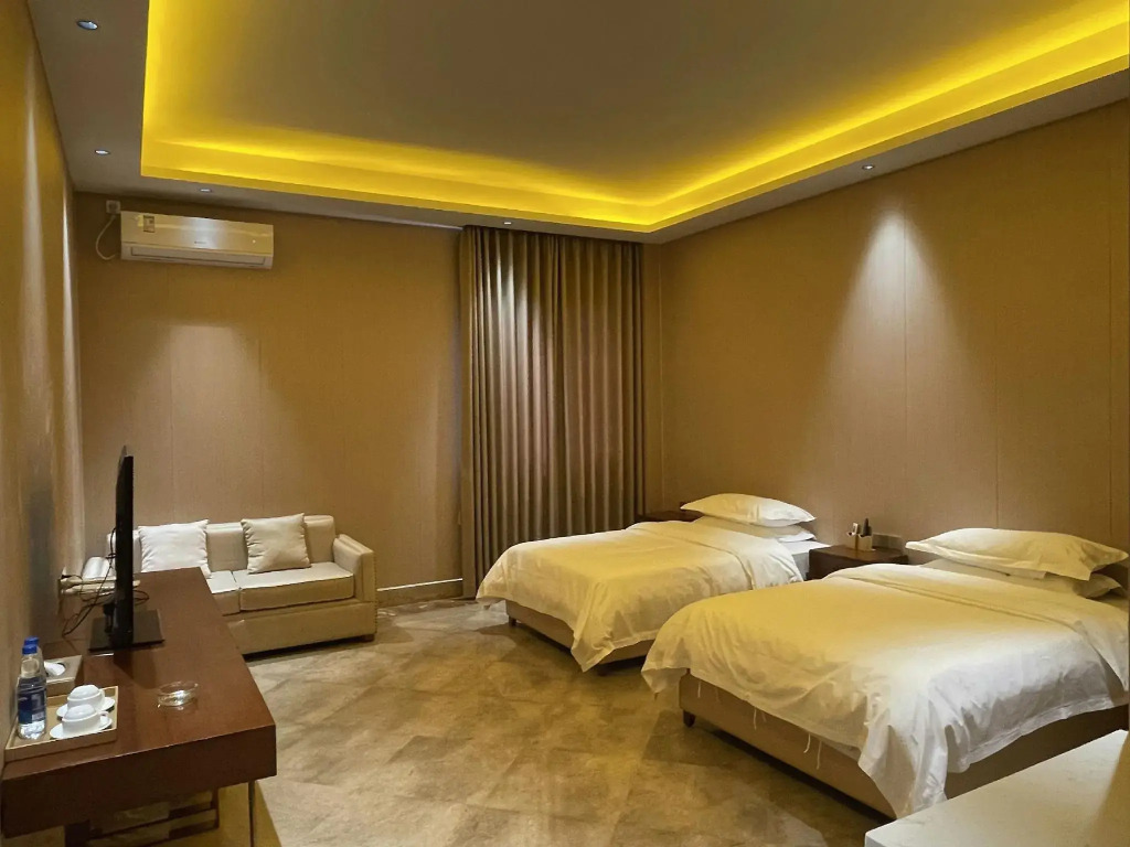 Fuye Holiday Hotel