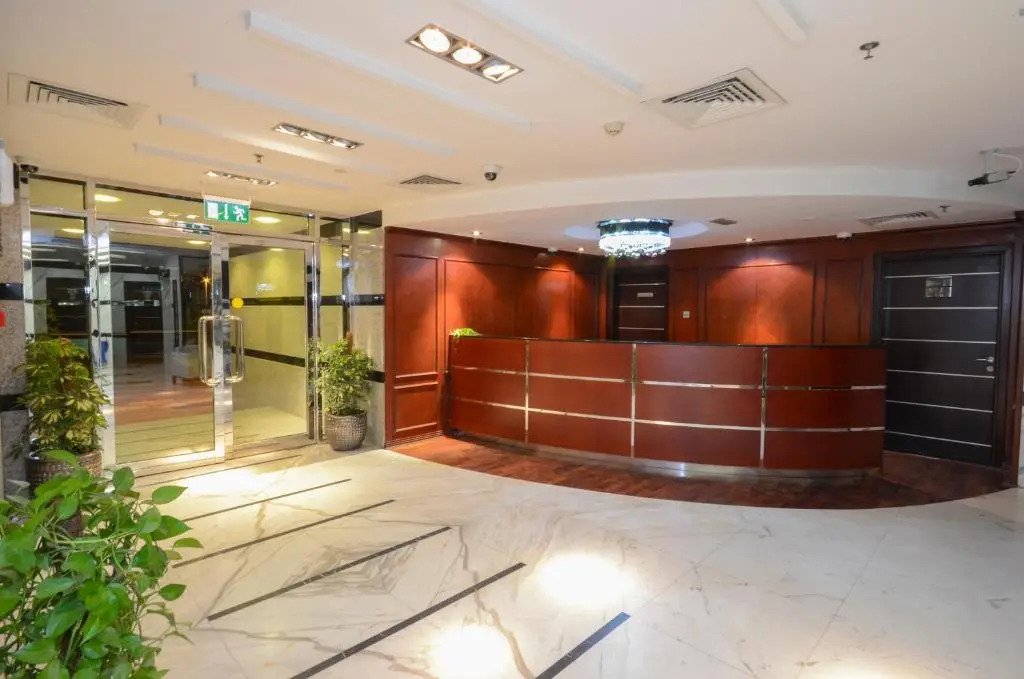 RH- 2BR apartment is Al Barsha 1, near mall & lulu