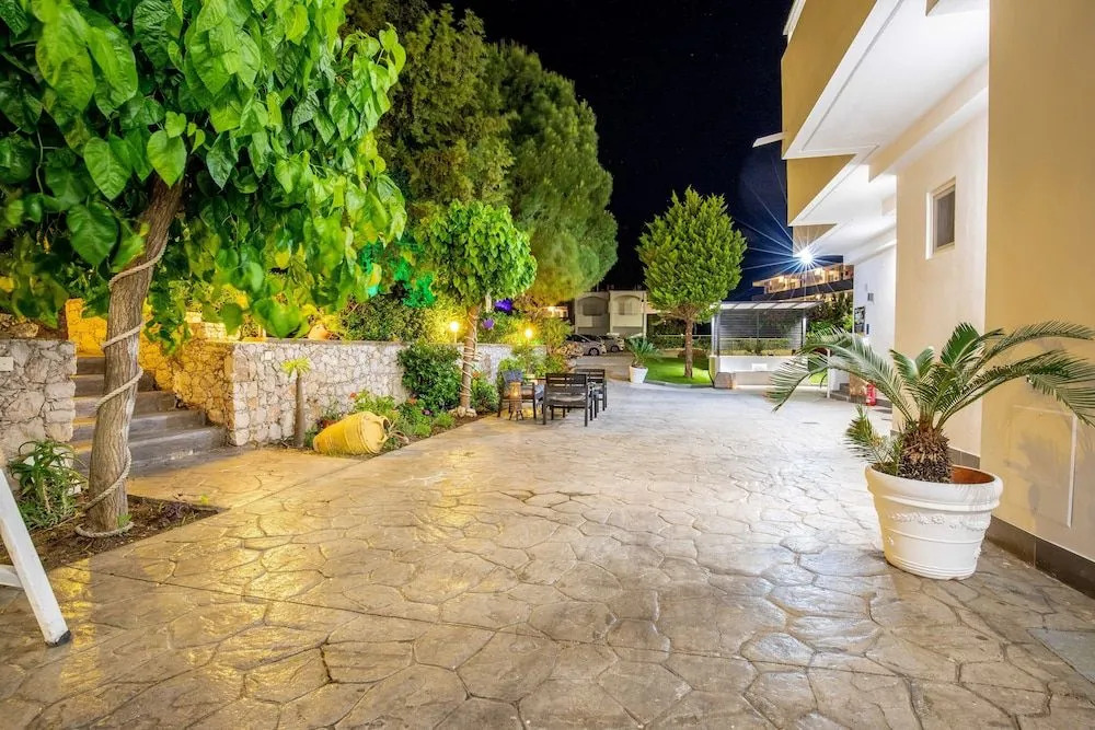 Stay Helios - Aparts & Pool Suites