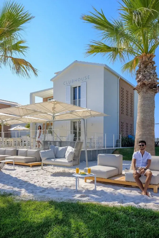 Pareus Beach Resort