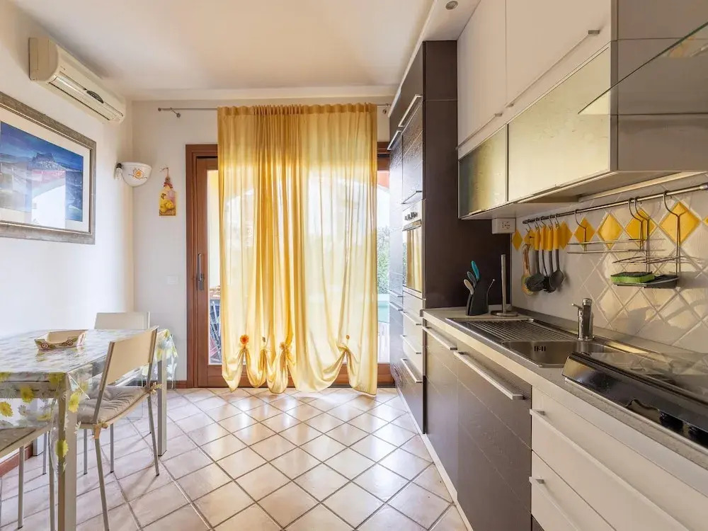 Apt con Giardino, a 300-metre-tall Mare