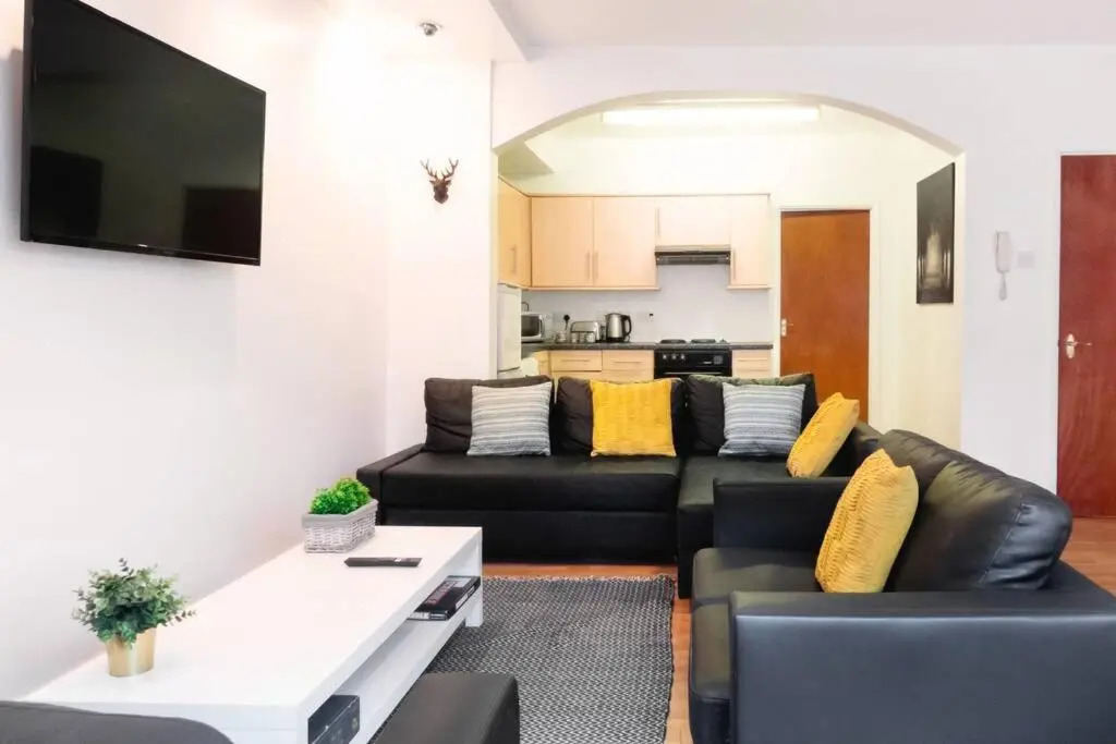 Block of apartments for up to 24 people by centre!
