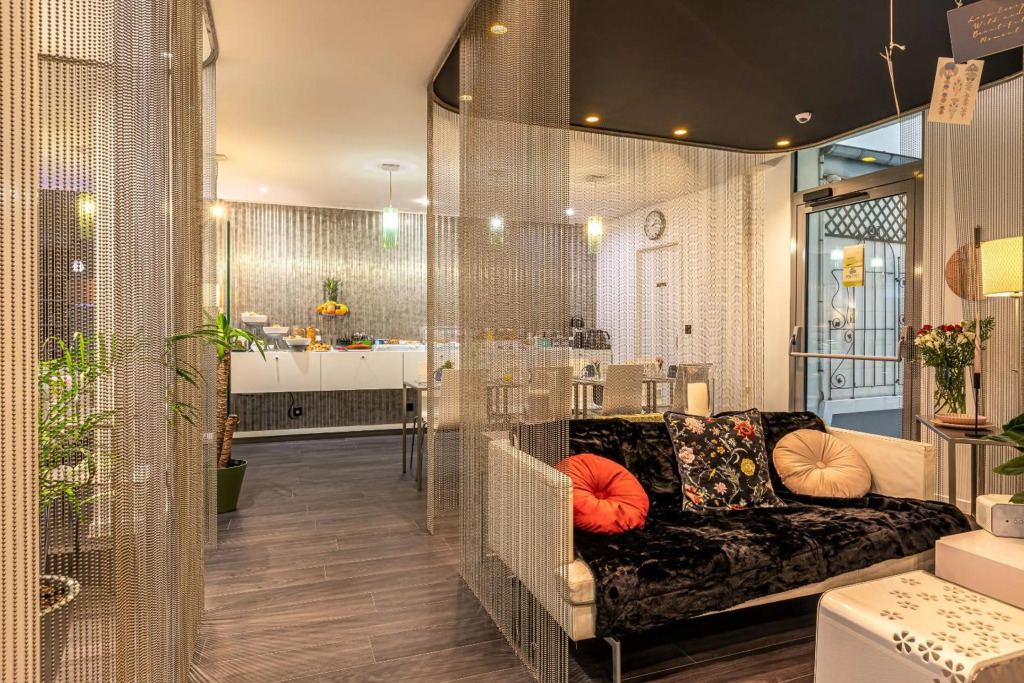 Hotel Glasgow Monceau by Patrick Hayat