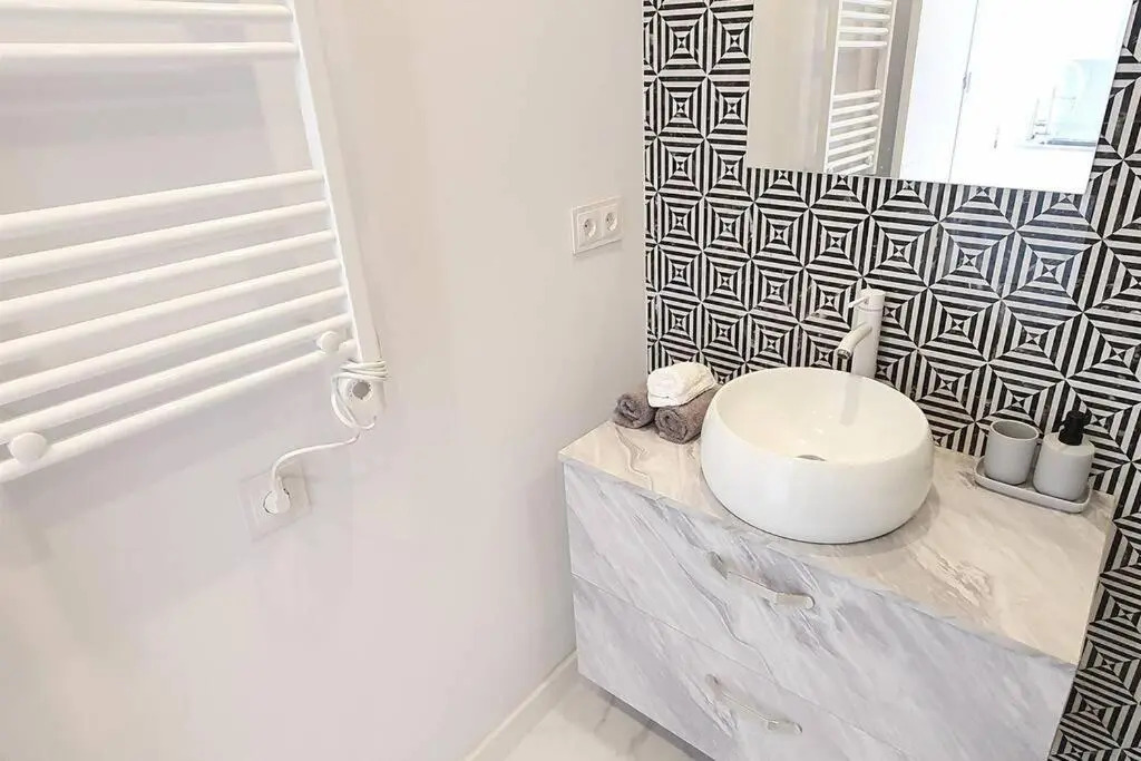 SKOL 645. Exclusive Three Bedrooms Apartment with Sea Views