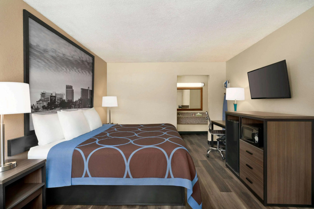 Super 8 by Wyndham Gulfport Airport NW Near Biloxi