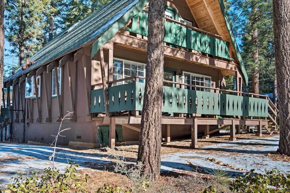 South Lake Tahoe Home w/ Deck & Mountain View!