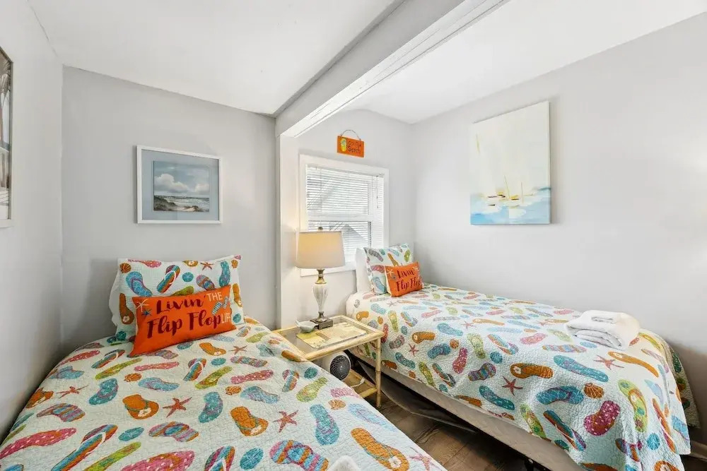 Spacious Beachfront Duplex - Top Floor - Dog Friendly 124 S Fletcher