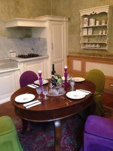 Luxury Apartments by Palazzo Portinari Salviati