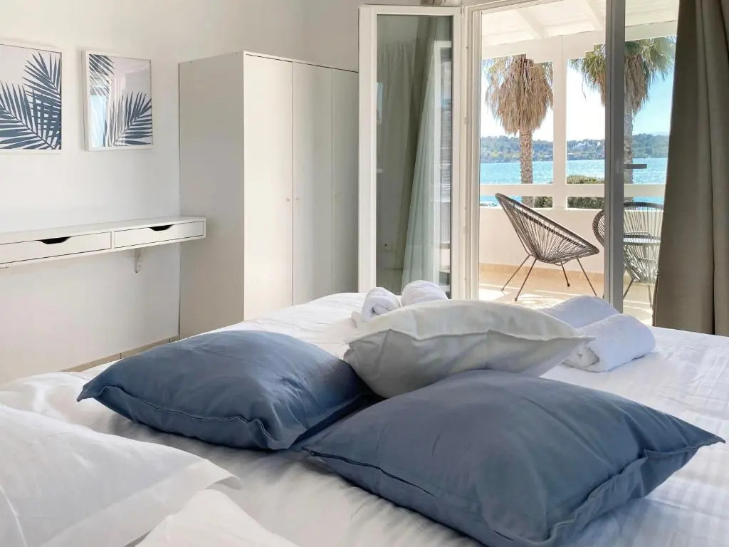 Palm Suite Blue