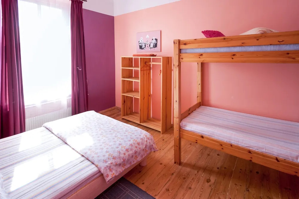 Funky Backpackers Hostel & Apartments