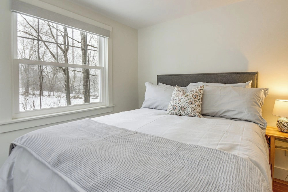 Cozy Wolfeboro Home w/ Private Deck: 1 Mi to Lake