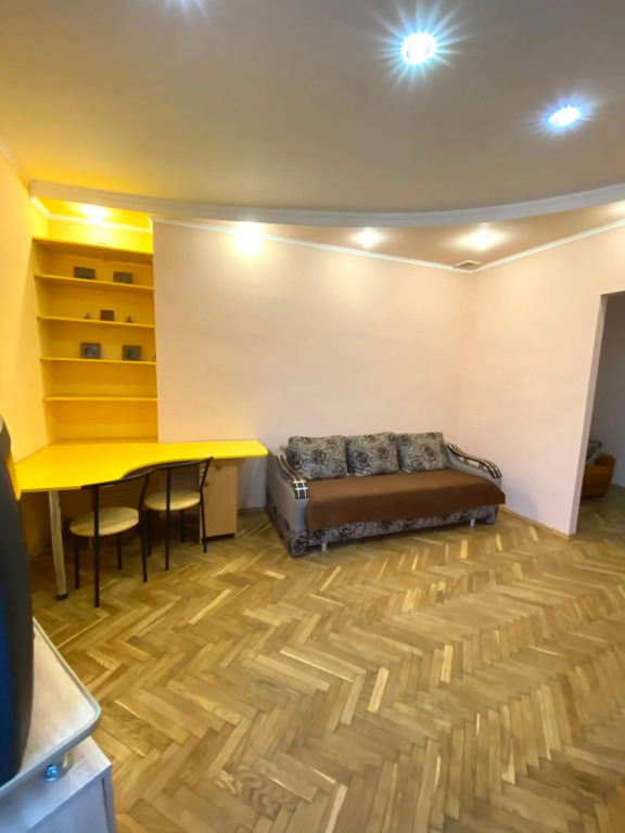 Apartment on Zaliznychna street