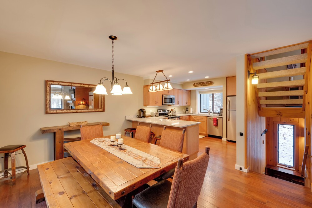 Lincoln Condo w/ Balcony & View < 2 Mi to Loon Mtn