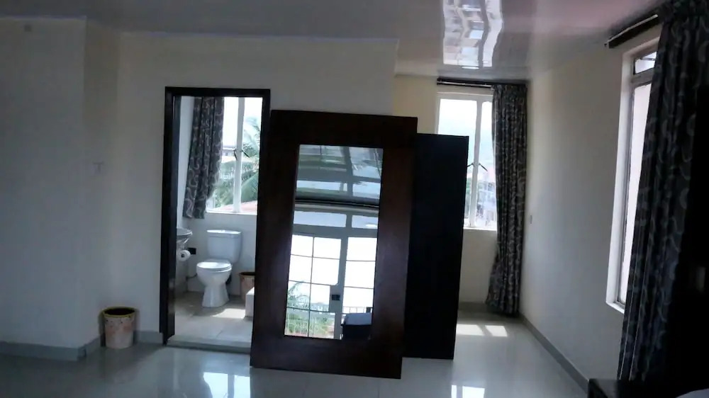 Metro Hotel
