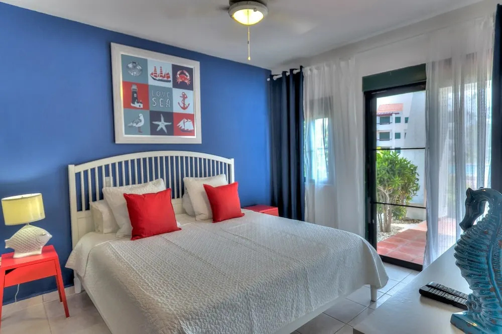 Lovely Apartment With Direct Pool Access