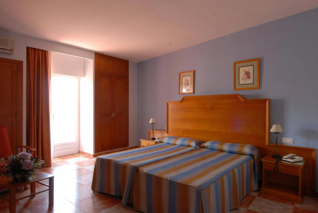 Hotel Monarque El Rodeo