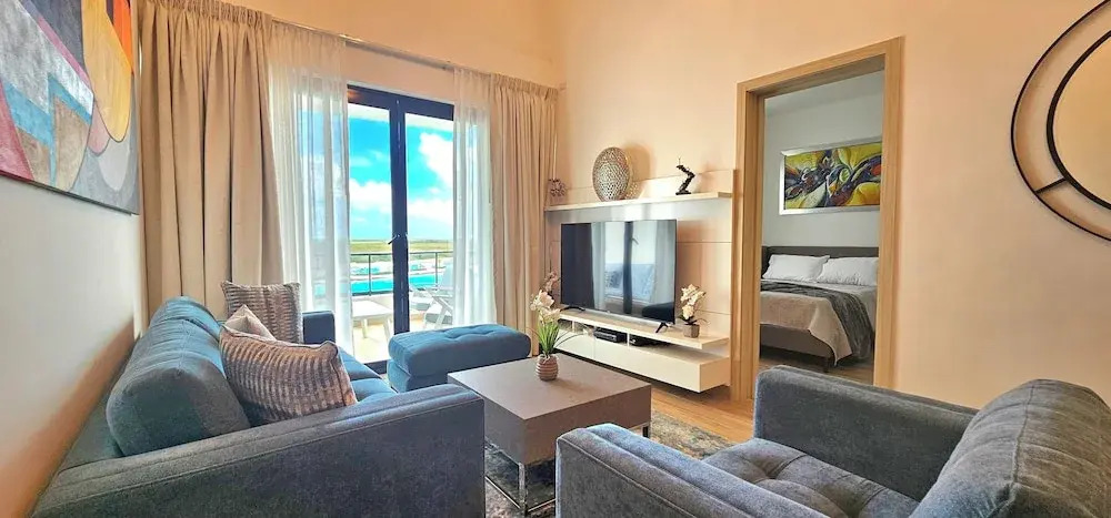 The Beach Spacious 2 Bedroom 2 Bath Apartment on top Floor With Stunning Views