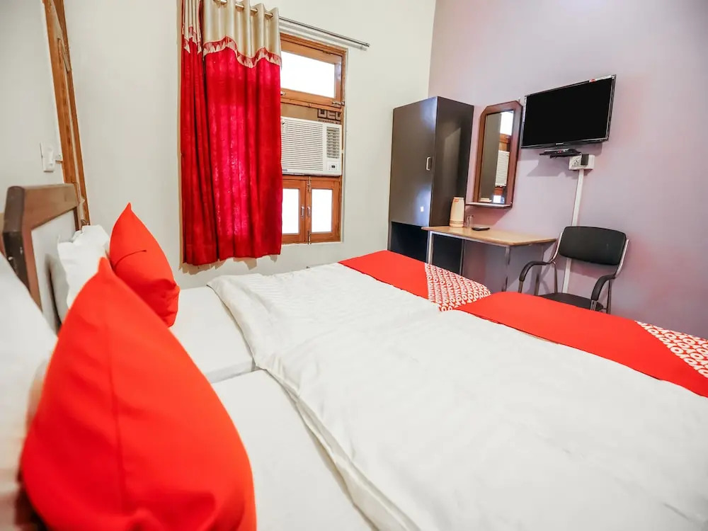 OYO 14562 Rishabh Guest house