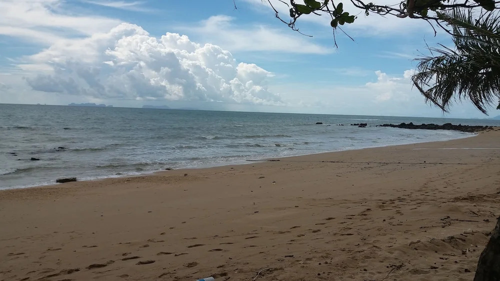 Lanta School Beach Resort
