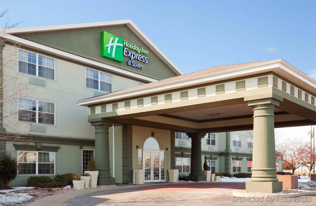 Holiday Inn Express Hotel & Suites Oshkosh - State Route 41 by IHG