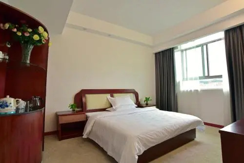 Lang Quan Holiday Hotel