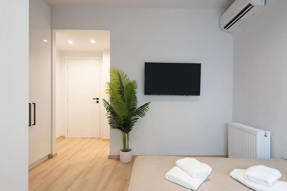 Luxury Apartment near Floisvos Marina