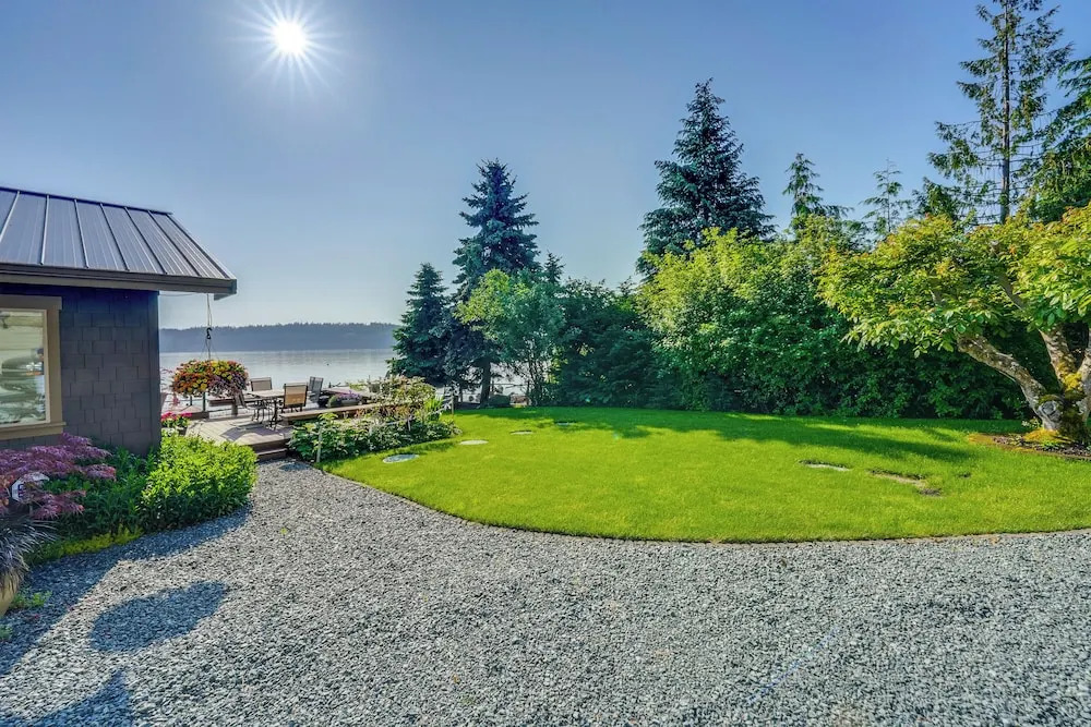 Similk Bay Retreat With Deck, Fire Pit + Hot Tub!