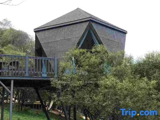 Guanshan Prairie Huaxi Sushang Tree House Hostel