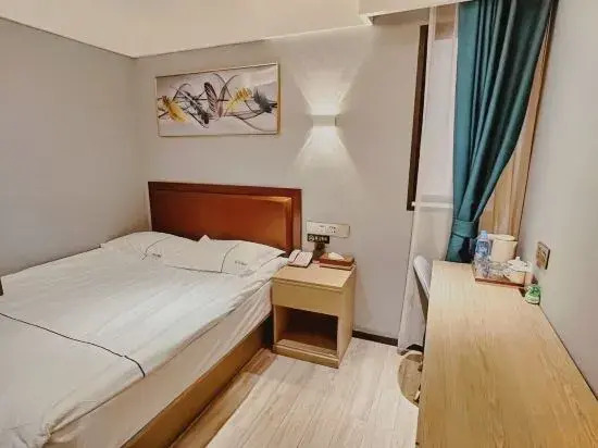 Light Living Light Luxury Boutique Hotel (Baoshan Campus, Shanghai University)