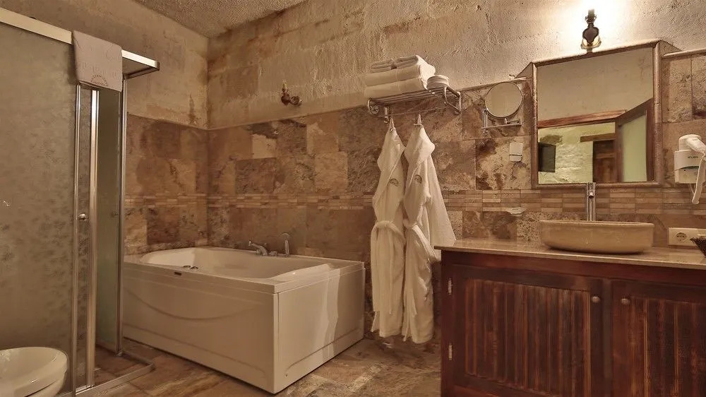 Maccan Cave Hotel