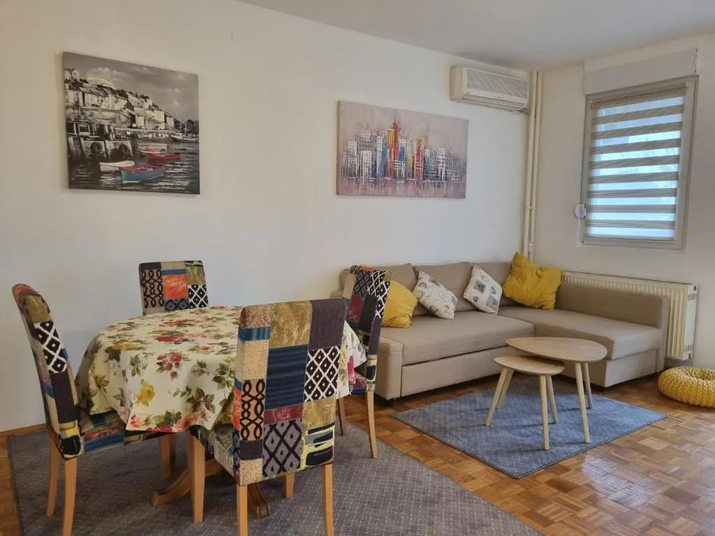Simeon Apartment